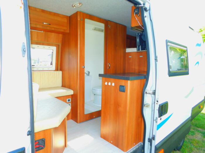 IVECO Daily 2.3 HPT Sports MOTOCROSS, Go Kart Motorhome Sports Race Van with rare to find FULL HEIGHT Garage and Shower Room with Flushing TOILET. Only 69,000 Miles £22,999 - Image 32