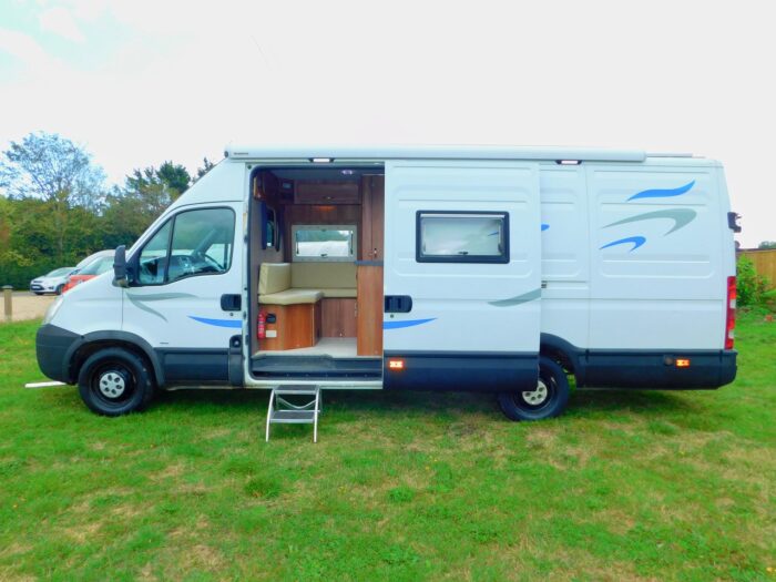 IVECO Daily 2.3 HPT Sports MOTOCROSS, Go Kart Motorhome Sports Race Van with rare to find FULL HEIGHT Garage and Shower Room with Flushing TOILET. Only 69,000 Miles £22,999 - Image 4