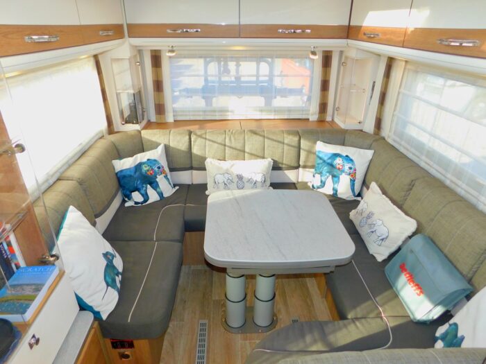 Dethleffs Grand Alpa I 7820-2 Fiat 2.3 AUTOMATIC 2 to 4 Berth Super Luxury A Class. 2019 69 Plate with Only 24,000 miles from New. £120,000 - Image 9