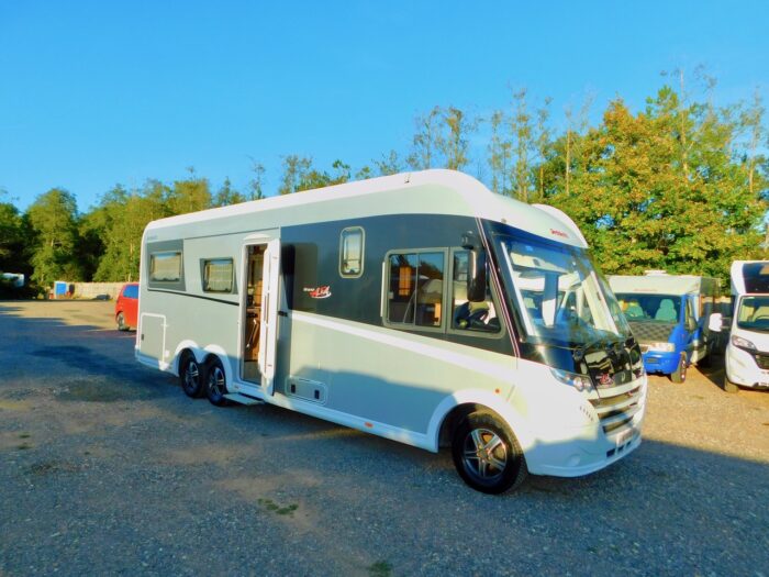 Dethleffs Grand Alpa I 7820-2 Fiat 2.3 AUTOMATIC 2 to 4 Berth Super Luxury A Class. 2019 69 Plate with Only 24,000 miles from New. £120,000 - Image 4