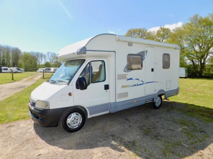 Swift Sundance 600 FB Luxury 2 Berth Fiat 2.3 with Fixed Corner Bed and low Mileage. Shower Room with Flushing TOILET. With a Plated Weight of 3,400 Kgs this can be Driven by Drivers of All Ages as you do NOT need to have the C1 entitlement on your driving licence.. £22,999