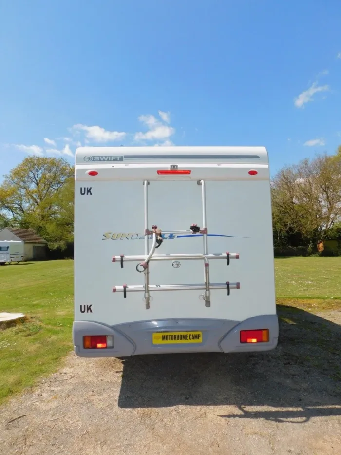 Swift Sundance 600 FB Luxury 2 Berth Fiat 2.3 with Fixed Corner Bed and low Mileage. Shower Room with Flushing TOILET. With a Plated Weight of 3,400 Kgs this can be Driven by Drivers of All Ages as you do NOT need to have the C1 entitlement on your driving licence.. £22,999 - Image 30