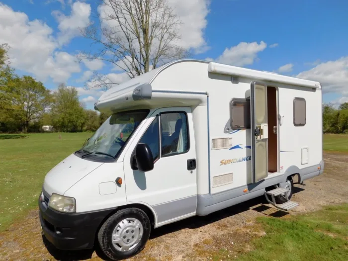 Swift Sundance 600 FB Luxury 2 Berth Fiat 2.3 with Fixed Corner Bed and low Mileage. Shower Room with Flushing TOILET. With a Plated Weight of 3,400 Kgs this can be Driven by Drivers of All Ages as you do NOT need to have the C1 entitlement on your driving licence.. £22,999 - Image 25