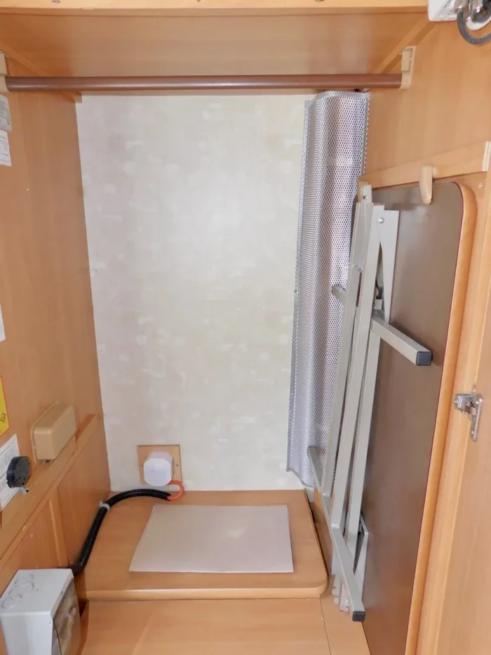 Swift Sundance 600 FB Luxury 2 Berth Fiat 2.3 with Fixed Corner Bed and low Mileage. Shower Room with Flushing TOILET. With a Plated Weight of 3,400 Kgs this can be Driven by Drivers of All Ages as you do NOT need to have the C1 entitlement on your driving licence.. £22,999 - Image 14