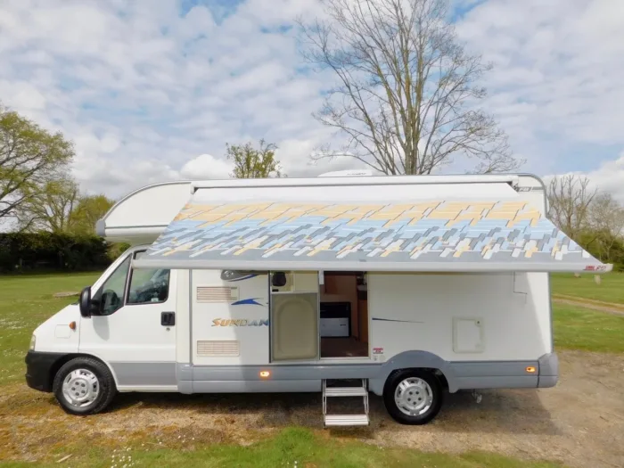 Swift Sundance 600 FB Luxury 2 Berth Fiat 2.3 with Fixed Corner Bed and low Mileage. Shower Room with Flushing TOILET. With a Plated Weight of 3,400 Kgs this can be Driven by Drivers of All Ages as you do NOT need to have the C1 entitlement on your driving licence.. £22,999 - Image 11