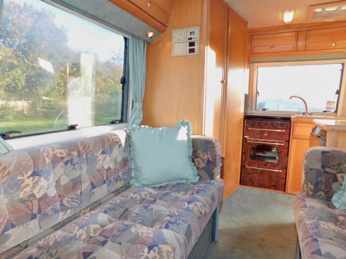 Auto-Sleeper Gatcombe VW 2.5 Tdi Manual Luxury 2 Berth. March 2000 with Only 64,000 miles from New. £20,000 - Image 8