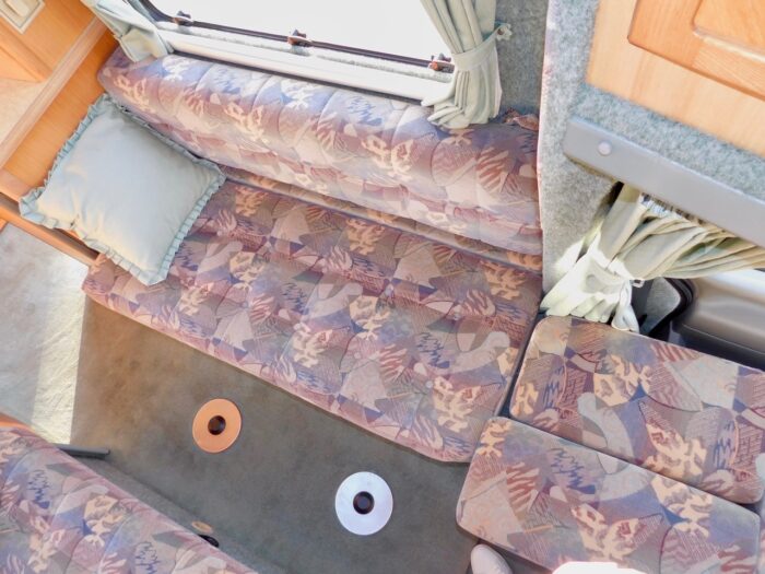 Auto-Sleeper Gatcombe VW 2.5 Tdi Manual Luxury 2 Berth. March 2000 with Only 64,000 miles from New. £20,000 - Image 5
