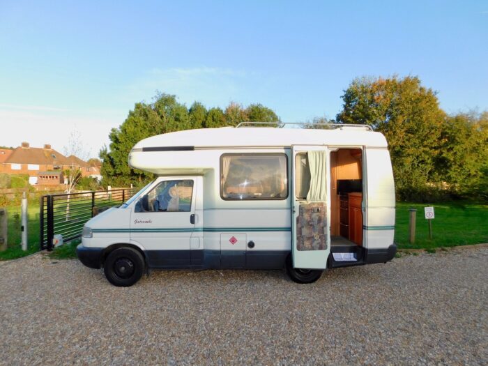 Auto-Sleeper Gatcombe VW 2.5 Tdi Manual Luxury 2 Berth. March 2000 with Only 64,000 miles from New. £20,000 - Image 3