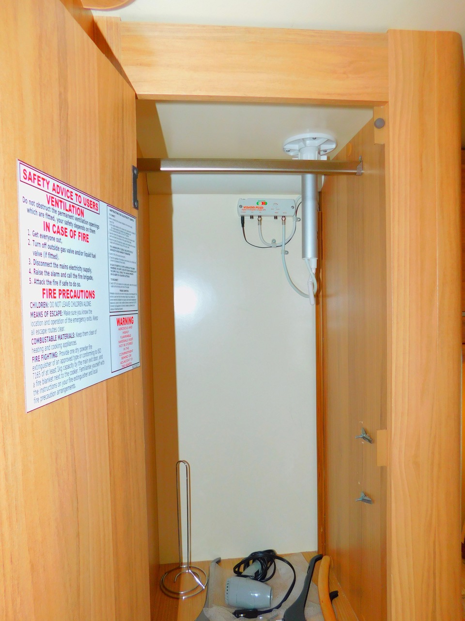 Bailey 625 Approach SE. Peugeot 2.2 Hdi Luxury 2 Berth with Huge Rear U Shape LOUNGE and Only 20,125 miles from New £34,999 - Image 28