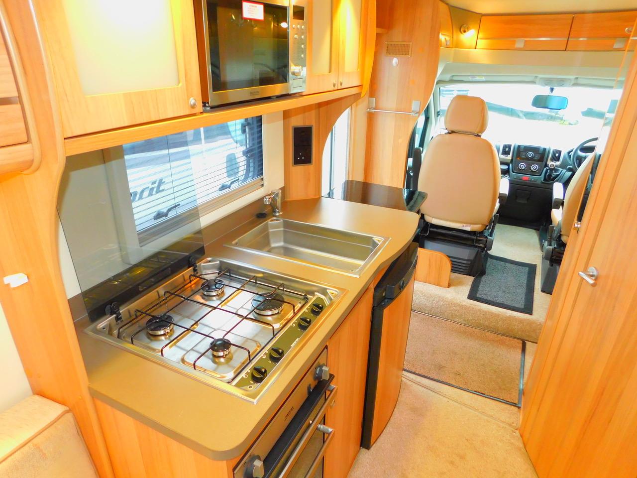 Bailey 625 Approach SE. Peugeot 2.2 Hdi Luxury 2 Berth with Huge Rear U Shape LOUNGE and Only 20,125 miles from New £34,999 - Image 12