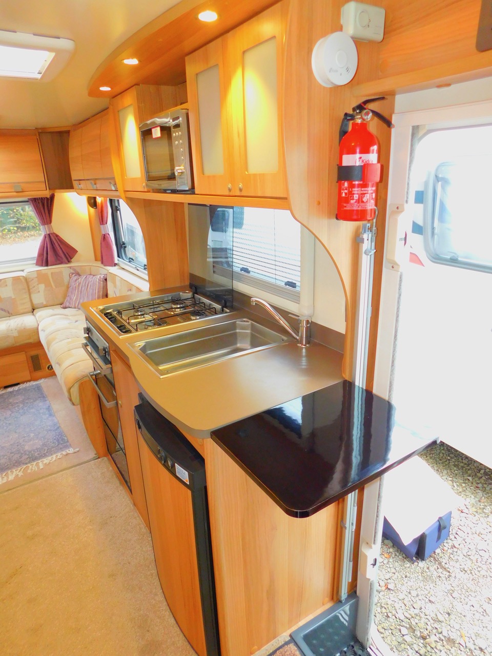 Bailey 625 Approach SE. Peugeot 2.2 Hdi Luxury 2 Berth with Huge Rear U Shape LOUNGE and Only 20,125 miles from New £34,999 - Image 22