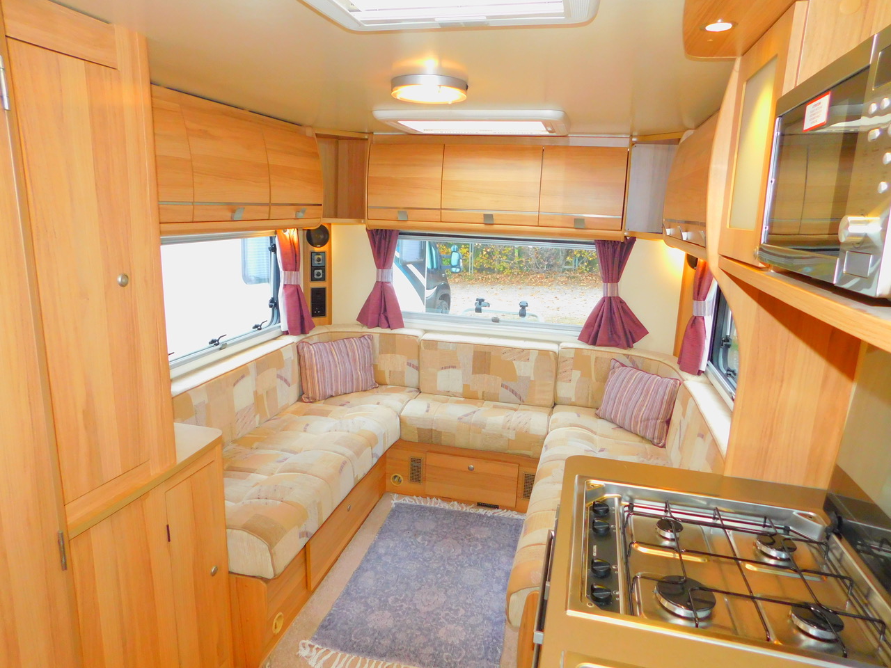 Bailey 625 Approach SE. Peugeot 2.2 Hdi Luxury 2 Berth with Huge Rear U Shape LOUNGE and Only 20,125 miles from New £34,999 - Image 13