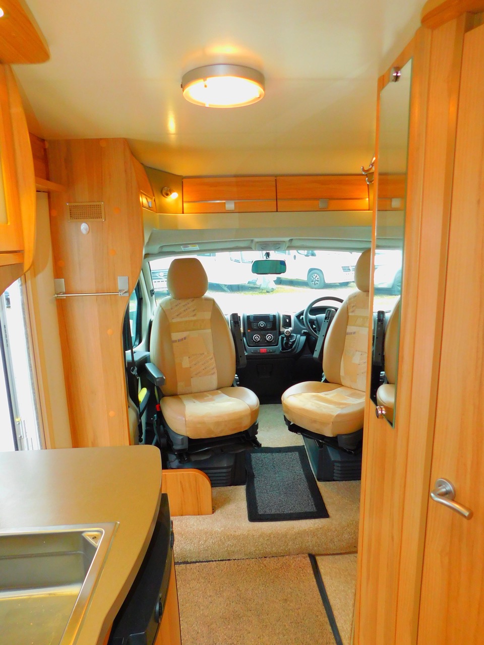 Bailey 625 Approach SE. Peugeot 2.2 Hdi Luxury 2 Berth with Huge Rear U Shape LOUNGE and Only 20,125 miles from New £34,999 - Image 8