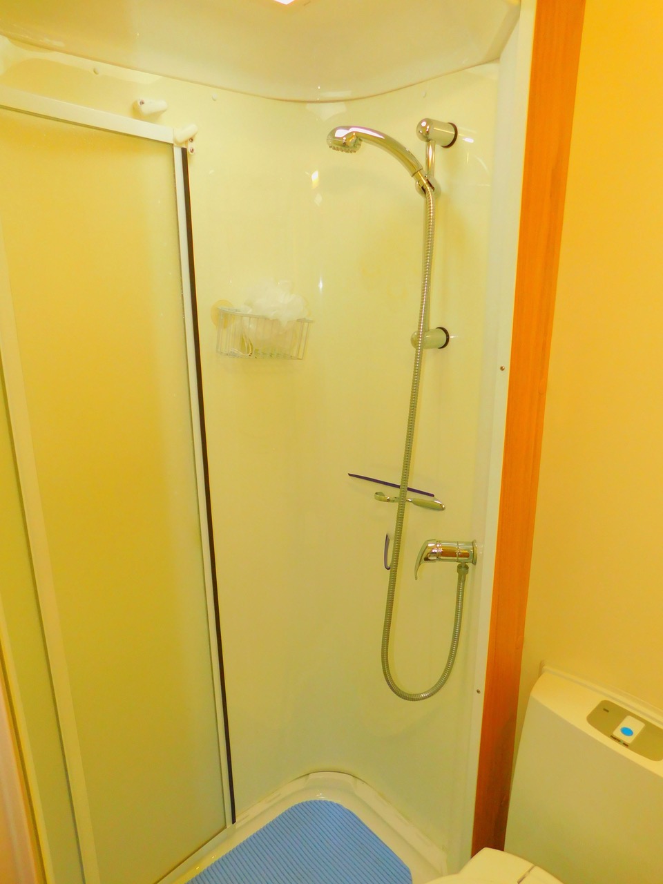 Bailey 625 Approach SE. Peugeot 2.2 Hdi Luxury 2 Berth with Huge Rear U Shape LOUNGE and Only 20,125 miles from New £34,999 - Image 18