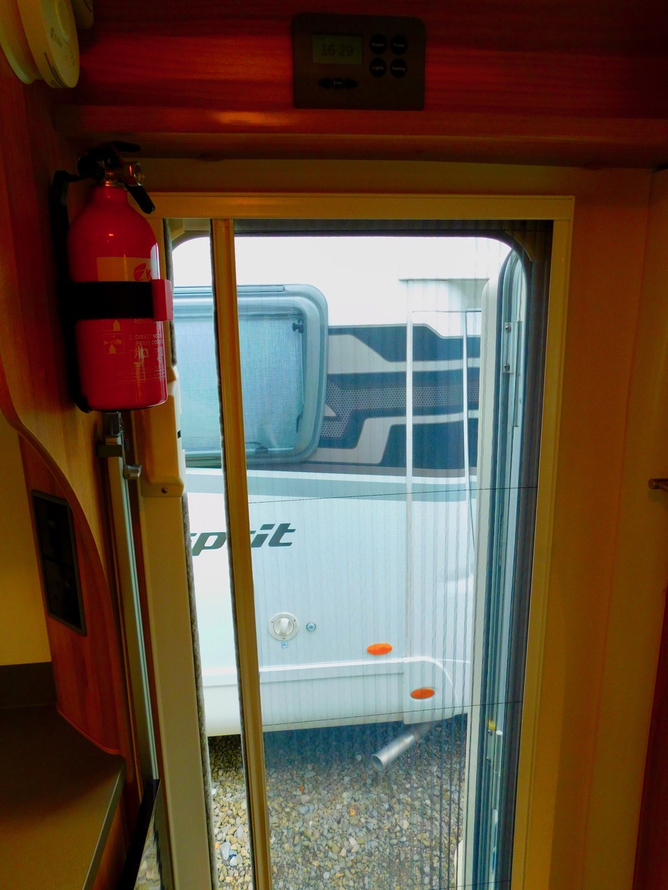 Bailey 625 Approach SE. Peugeot 2.2 Hdi Luxury 2 Berth with Huge Rear U Shape LOUNGE and Only 20,125 miles from New £34,999 - Image 27