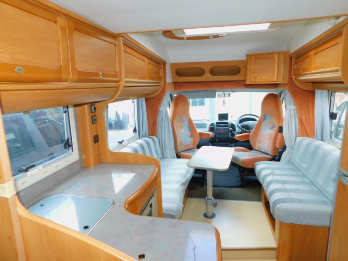 Rapido 786F Fiat 2.8 Luxury 4 Berth with Air Conditioning and Only 23,143 miles from New £23,999 - Image 5