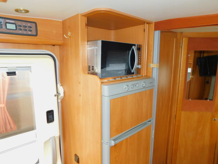 Rapido 786F Fiat 2.8 Luxury 4 Berth with Air Conditioning and Only 23,143 miles from New £23,999 - Image 10