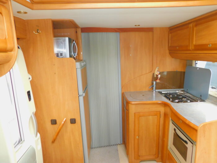 Rapido 786F Fiat 2.8 Luxury 4 Berth with Air Conditioning and Only 23,143 miles from New £23,999 - Image 9