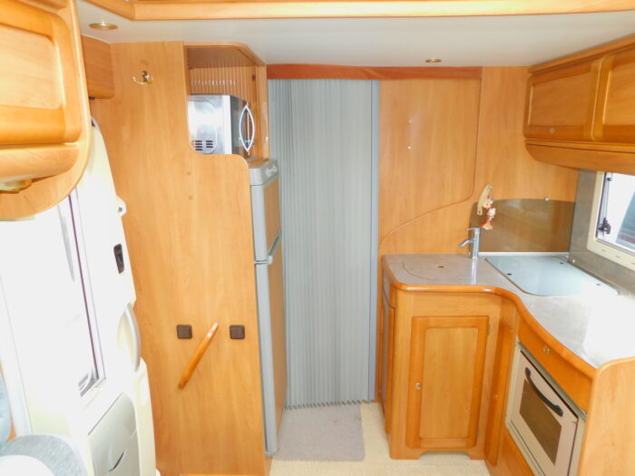 Rapido 786F Fiat 2.8 Luxury 4 Berth with Air Conditioning and Only 23,143 miles from New £23,999 - Image 8