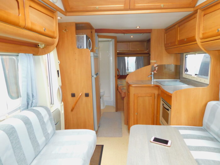 Rapido 786F Fiat 2.8 Luxury 4 Berth with Air Conditioning and Only 23,143 miles from New £23,999 - Image 6