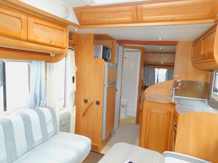 Rapido 786F Fiat 2.8 Luxury 4 Berth with Air Conditioning and Only 23,143 miles from New £23,999 - Image 7