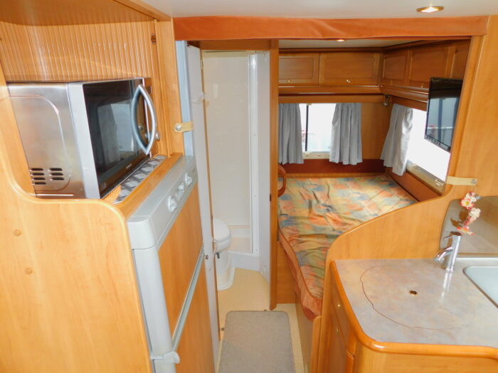 Rapido 786F Fiat 2.8 Luxury 4 Berth with Air Conditioning and Only 23,143 miles from New £23,999 - Image 3