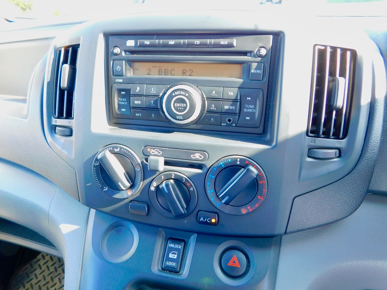 Sussex Campervans Nissan NV200 1.5 Dci Manual Gearbox 2 Berth Pop Top, 4 x Seat Belts. £21,000 - Image 28