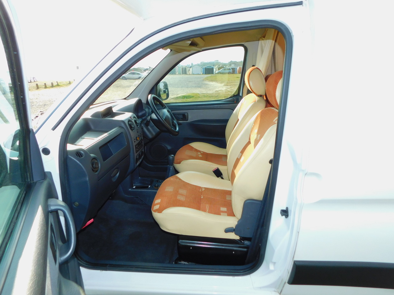 Romahome R20 Outlook EXCLUSIVE Citroen 2.0 Hdi with Pullman Dinette, 4 Travelling SEAT BELTS and TOILET 2006 with 55,288 miles from New.. £24,999 - Image 21