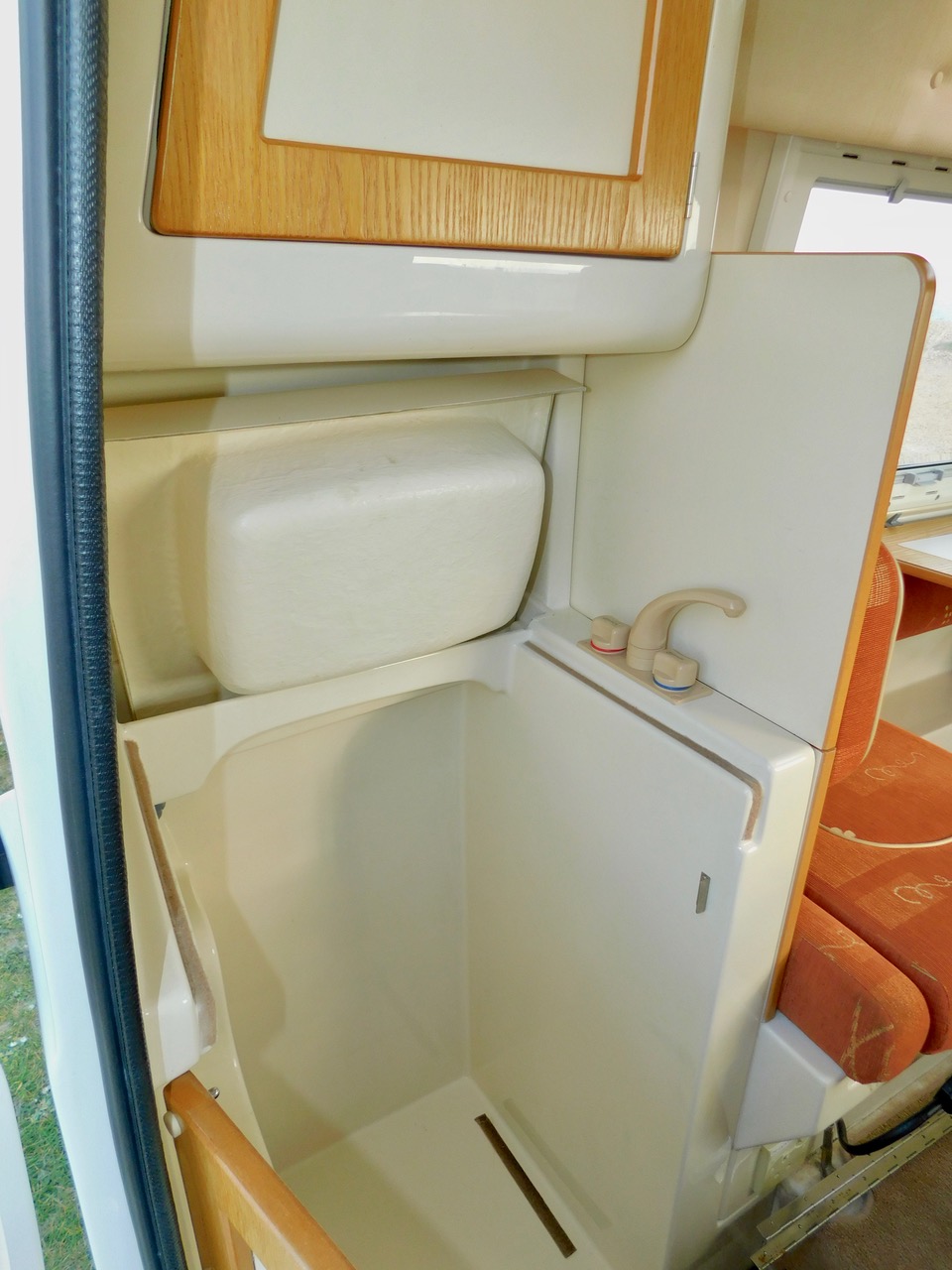 Romahome R20 Outlook EXCLUSIVE Citroen 2.0 Hdi with Pullman Dinette, 4 Travelling SEAT BELTS and TOILET 2006 with 55,288 miles from New.. £24,999 - Image 14