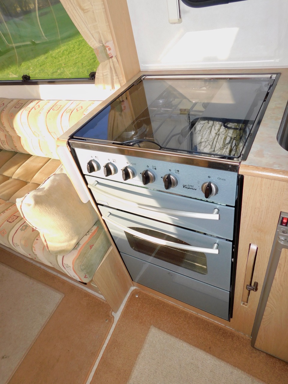 Elddis Autoquest 400 Luxury 4 Berth with Large U SHAPE REAR LOUNGE. Peugeot 2.0 Hdi. Peugeot 2.0 Hdi Engine. 2002 with Only 47,412 miles from New. Only 6m Long. £22,999 - Image 11