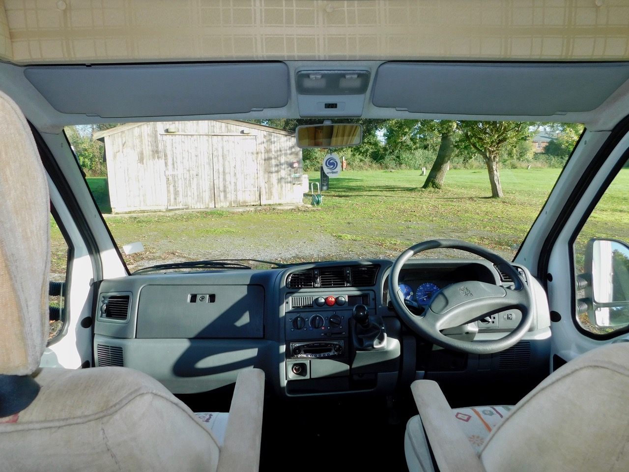 Elddis Autoquest 400 Luxury 4 Berth with Large U SHAPE REAR LOUNGE. Peugeot 2.0 Hdi. Peugeot 2.0 Hdi Engine. 2002 with Only 47,412 miles from New. Only 6m Long. £22,999 - Image 17