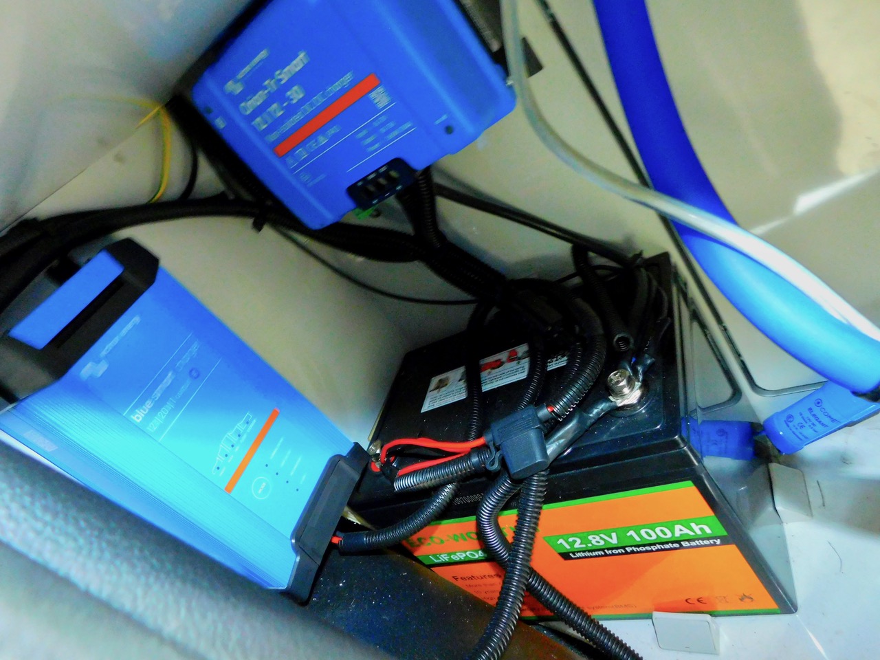 Wellhouse Nissan Serena 2.0 PETROL AUTOMATIC 2 Berth Campervan with Pop Top with 4 Seat Belts. LEZ Compliant. 2010 with Only 73,000 miles from New. Just 4.68 m or 15 ft 4 in Long and 1.695 m or 5 ft 6 in Wide and just 1.98m High.. £22,999 - Image 14