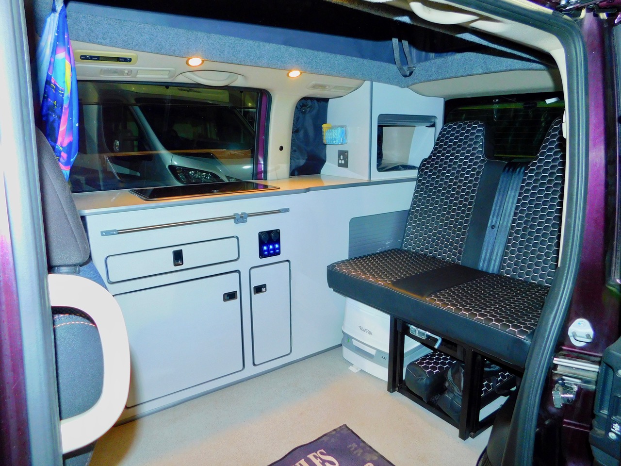 Wellhouse Nissan Serena 2.0 PETROL AUTOMATIC 2 Berth Campervan with Pop Top with 4 Seat Belts. LEZ Compliant. 2010 with Only 73,000 miles from New. Just 4.68 m or 15 ft 4 in Long and 1.695 m or 5 ft 6 in Wide and just 1.98m High.. £22,999 - Image 11