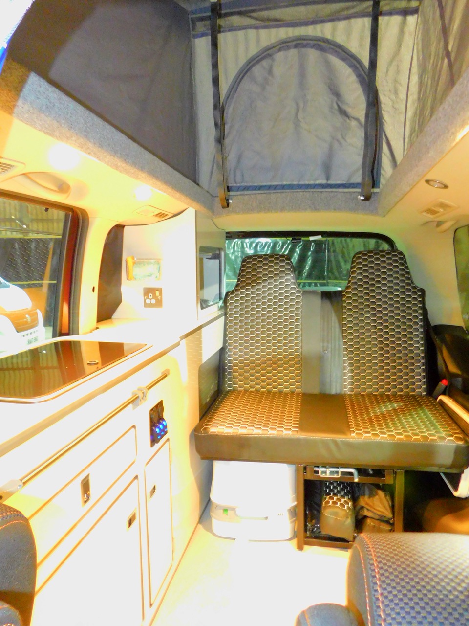 Wellhouse Nissan Serena 2.0 PETROL AUTOMATIC 2 Berth Campervan with Pop Top with 4 Seat Belts. LEZ Compliant. 2010 with Only 73,000 miles from New. Just 4.68 m or 15 ft 4 in Long and 1.695 m or 5 ft 6 in Wide and just 1.98m High.. £22,999 - Image 9