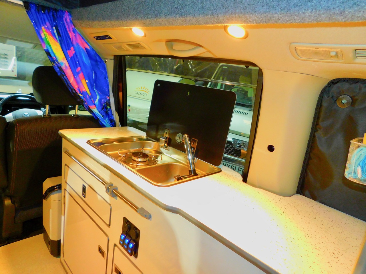 Wellhouse Nissan Serena 2.0 PETROL AUTOMATIC 2 Berth Campervan with Pop Top with 4 Seat Belts. LEZ Compliant. 2010 with Only 73,000 miles from New. Just 4.68 m or 15 ft 4 in Long and 1.695 m or 5 ft 6 in Wide and just 1.98m High.. £22,999 - Image 8