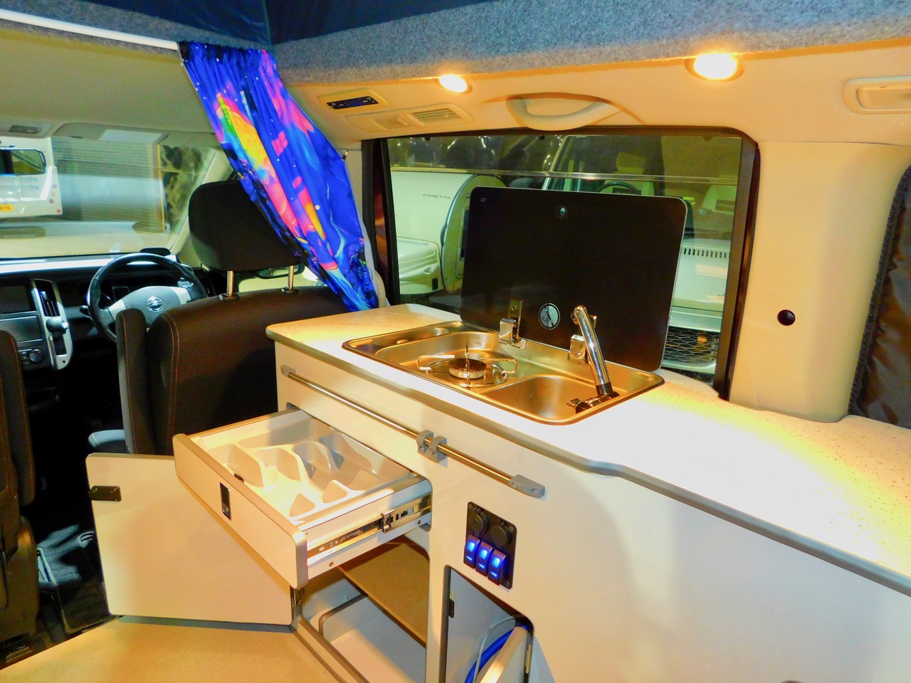 Wellhouse Nissan Serena 2.0 PETROL AUTOMATIC 2 Berth Campervan with Pop Top with 4 Seat Belts. LEZ Compliant. 2010 with Only 73,000 miles from New. Just 4.68 m or 15 ft 4 in Long and 1.695 m or 5 ft 6 in Wide and just 1.98m High.. £22,999 - Image 7