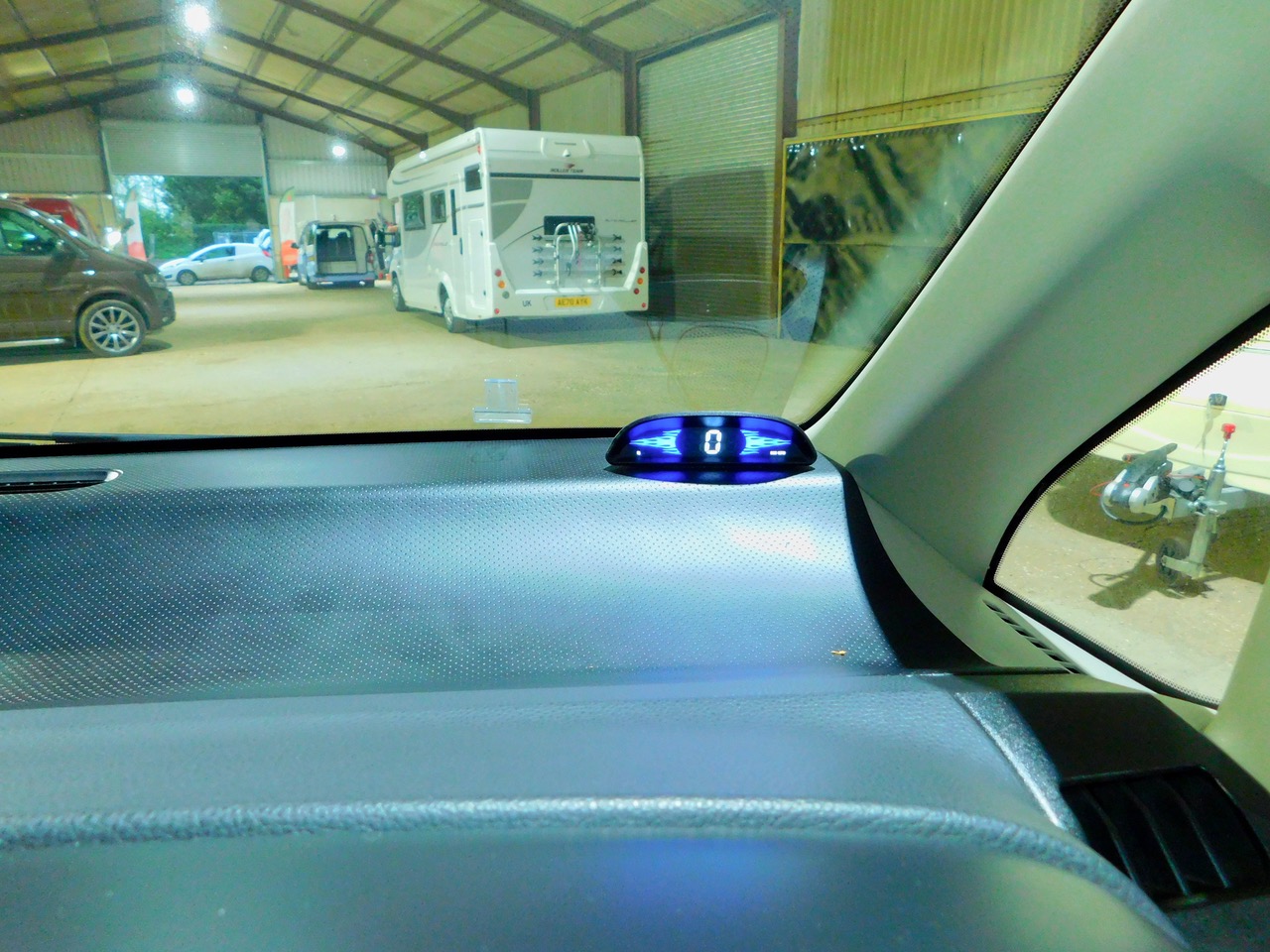 Wellhouse Nissan Serena 2.0 PETROL AUTOMATIC 2 Berth Campervan with Pop Top with 4 Seat Belts. LEZ Compliant. 2010 with Only 73,000 miles from New. Just 4.68 m or 15 ft 4 in Long and 1.695 m or 5 ft 6 in Wide and just 1.98m High.. £22,999 - Image 6