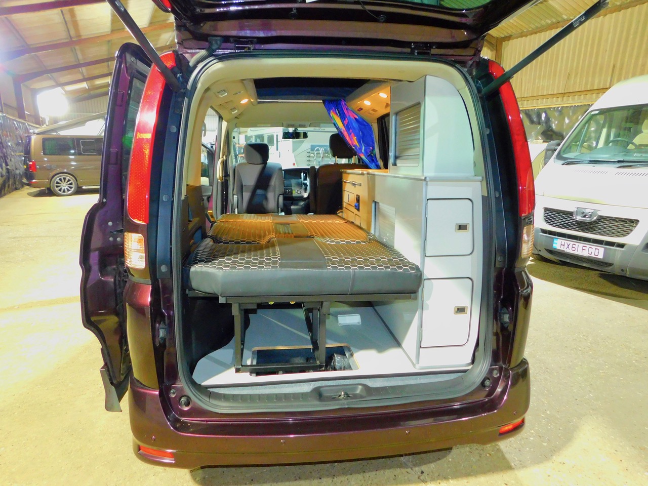 Wellhouse Nissan Serena 2.0 PETROL AUTOMATIC 2 Berth Campervan with Pop Top with 4 Seat Belts. LEZ Compliant. 2010 with Only 73,000 miles from New. Just 4.68 m or 15 ft 4 in Long and 1.695 m or 5 ft 6 in Wide and just 1.98m High.. £22,999 - Image 12