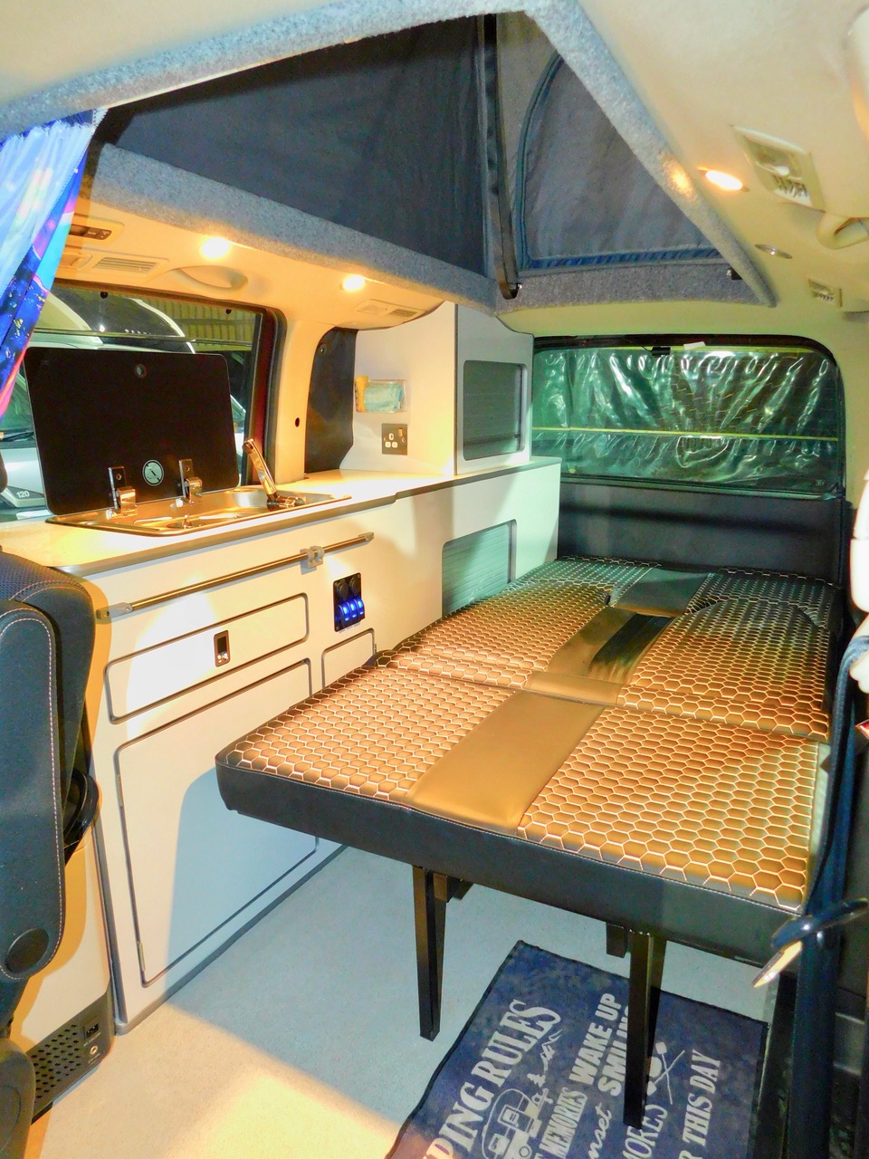 Wellhouse Nissan Serena 2.0 PETROL AUTOMATIC 2 Berth Campervan with Pop Top with 4 Seat Belts. LEZ Compliant. 2010 with Only 73,000 miles from New. Just 4.68 m or 15 ft 4 in Long and 1.695 m or 5 ft 6 in Wide and just 1.98m High.. £22,999 - Image 4