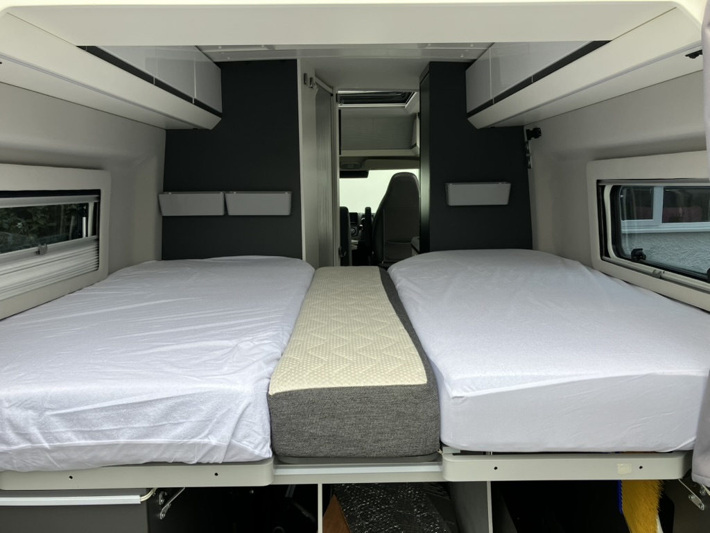 Adria Twin Supreme 640 SLB AUTOMATIC 2024 Luxury 2 Berth motorhome.Fiat extended warranty to 2029 £75,999 - Image 25