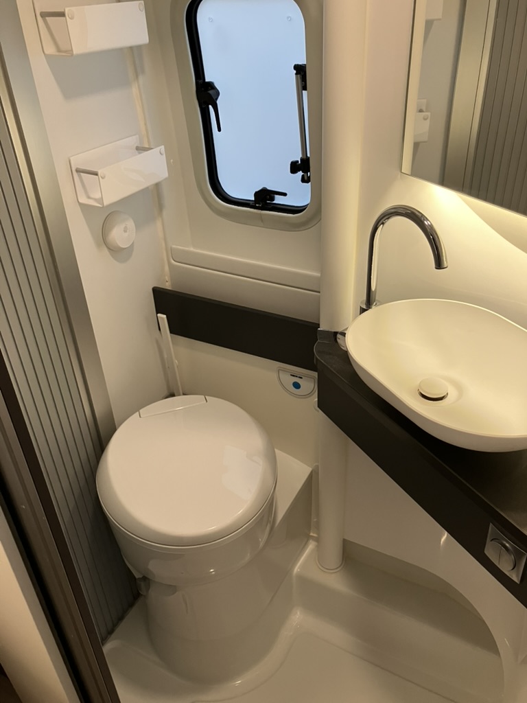 Adria Twin Supreme 640 SLB AUTOMATIC 2024 Luxury 2 Berth motorhome.Fiat extended warranty to 2029 £75,999 - Image 35