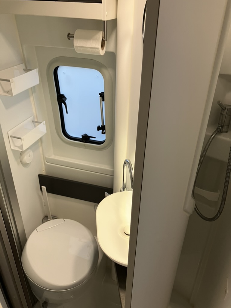 Adria Twin Supreme 640 SLB AUTOMATIC 2024 Luxury 2 Berth motorhome.Fiat extended warranty to 2029 £75,999 - Image 32