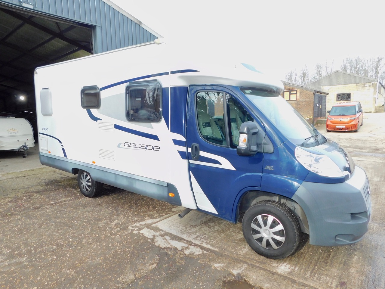 Swift Escape 664. Fiat 2.3 4 Berth with 4 x Seat Belts. Fixed French Corner Bed. Only 32,000 miles and One Owner from New. June 2012. 6-7m Long or 6.85m with the fitted Bike Rack. £32,999 - Image 24