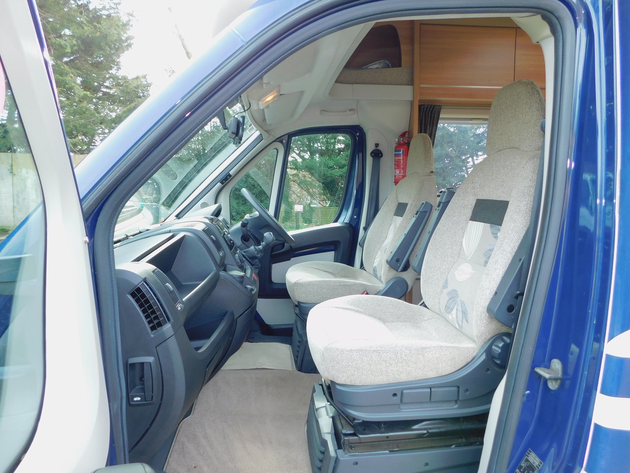 Swift Escape 664. Fiat 2.3 4 Berth with 4 x Seat Belts. Fixed French Corner Bed. Only 32,000 miles and One Owner from New. June 2012. 6-7m Long or 6.85m with the fitted Bike Rack. £32,999 - Image 21