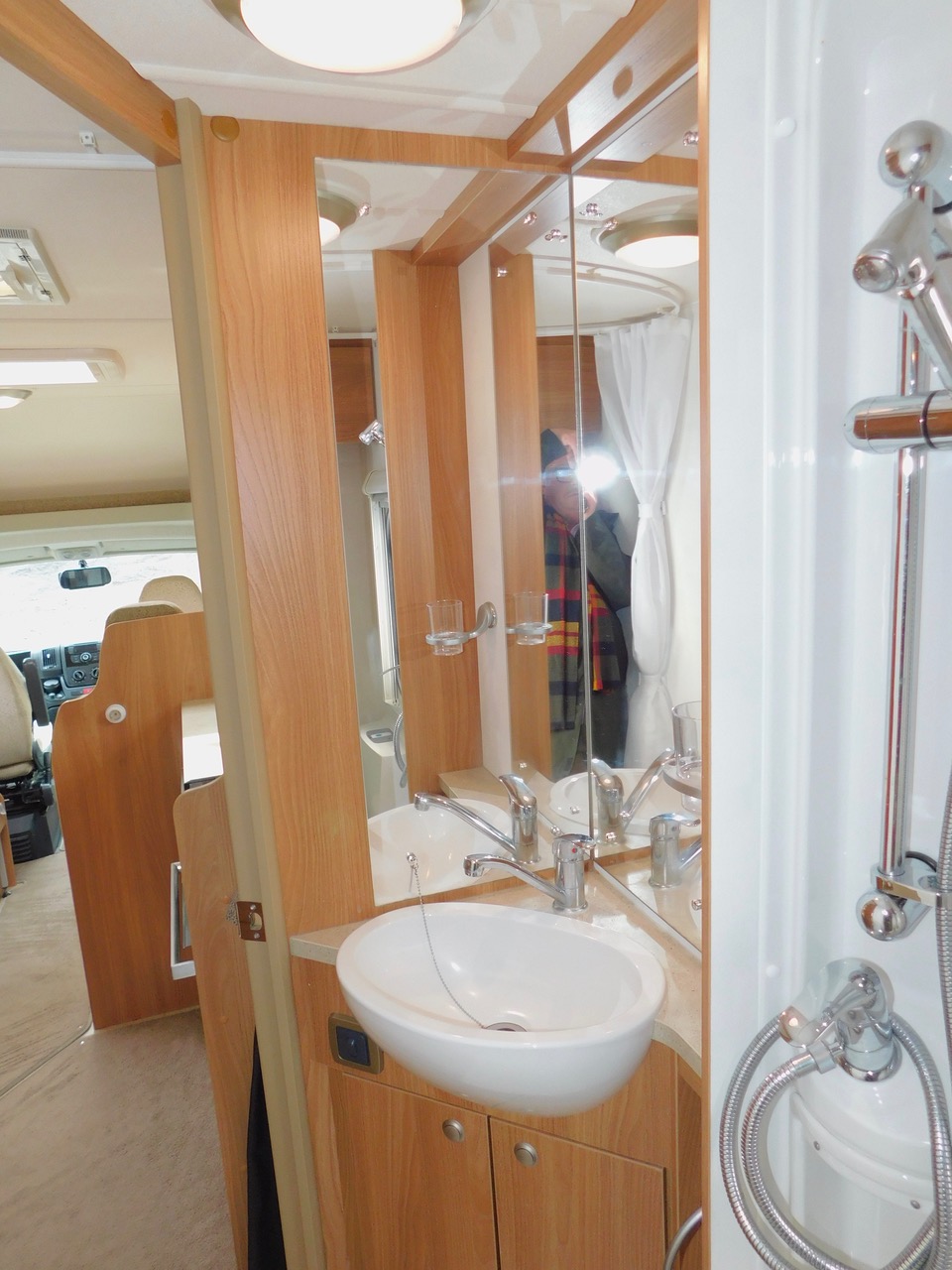 Swift Escape 664. Fiat 2.3 4 Berth with 4 x Seat Belts. Fixed French Corner Bed. Only 32,000 miles and One Owner from New. June 2012. 6-7m Long or 6.85m with the fitted Bike Rack. £32,999 - Image 15