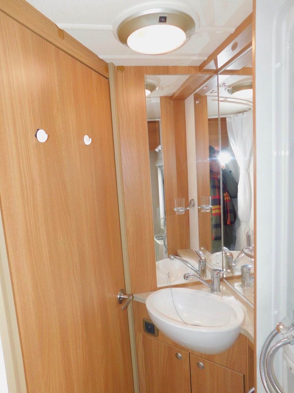 Swift Escape 664. Fiat 2.3 4 Berth with 4 x Seat Belts. Fixed French Corner Bed. Only 32,000 miles and One Owner from New. June 2012. 6-7m Long or 6.85m with the fitted Bike Rack. £32,999 - Image 16