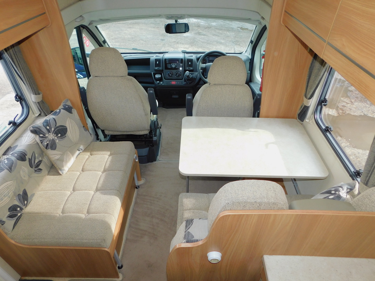 Swift Escape 664. Fiat 2.3 4 Berth with 4 x Seat Belts. Fixed French Corner Bed. Only 32,000 miles and One Owner from New. June 2012. 6-7m Long or 6.85m with the fitted Bike Rack. £32,999 - Image 8