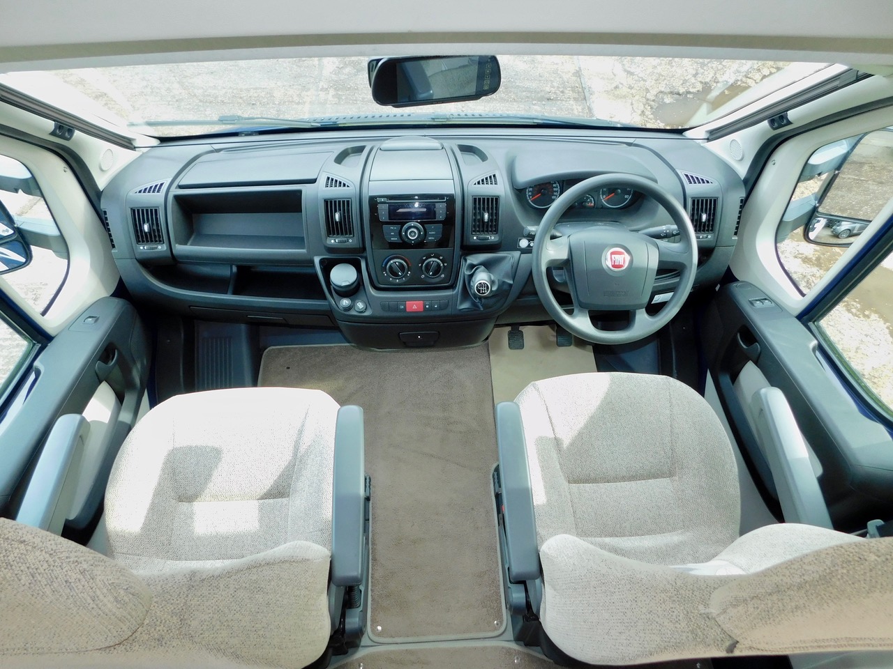 Swift Escape 664. Fiat 2.3 4 Berth with 4 x Seat Belts. Fixed French Corner Bed. Only 32,000 miles and One Owner from New. June 2012. 6-7m Long or 6.85m with the fitted Bike Rack. £32,999 - Image 19