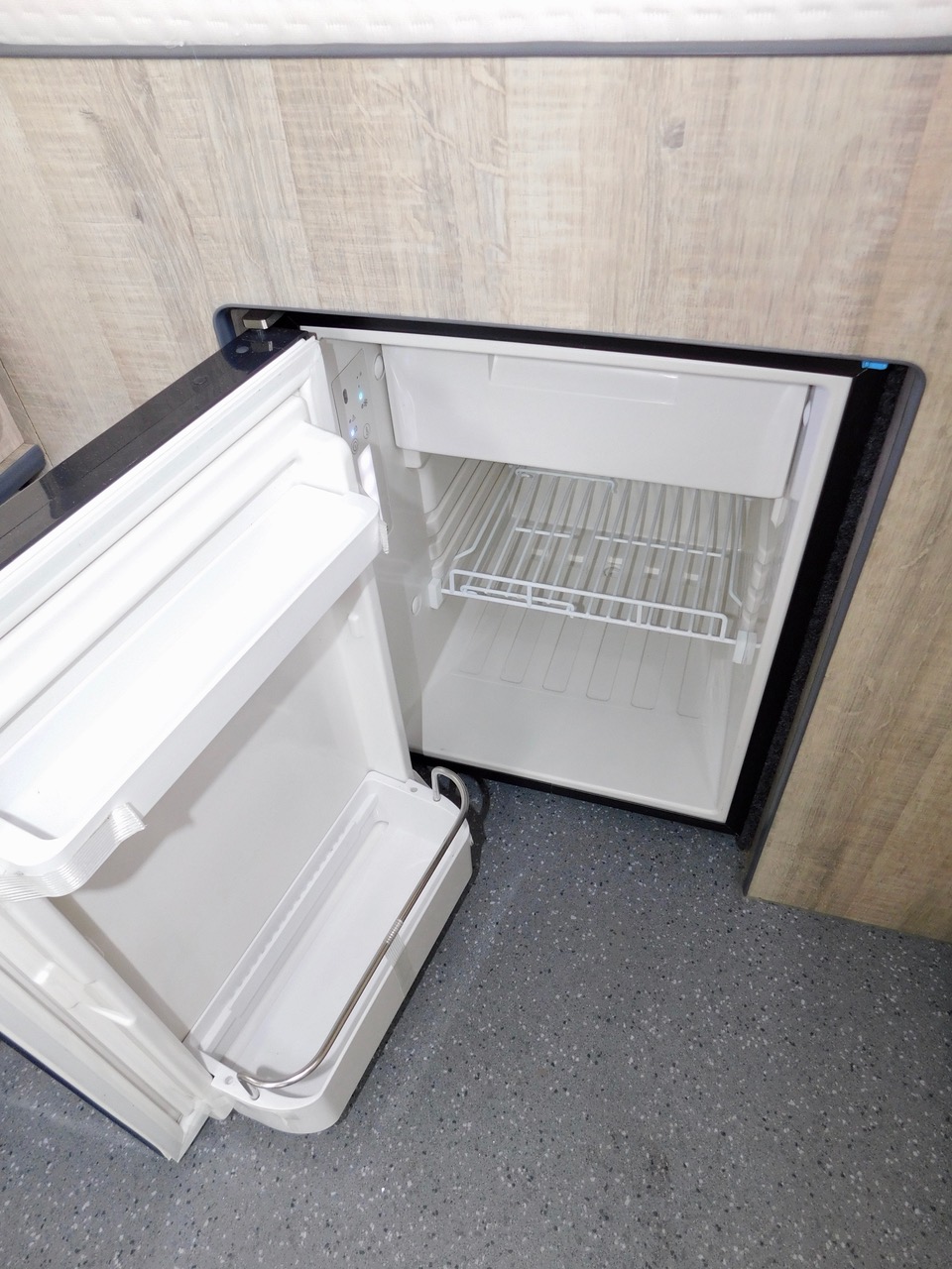 Peugeot 2.2 Hdi Bodans 2 Berth Camper Van. 2014 with Only 38,000 miles. Only 5.4M in Length. Easy to Drive, Park and Manoeuvre in the smallest of parking spaces. Fixed Double Bed. £32,999 - Image 14