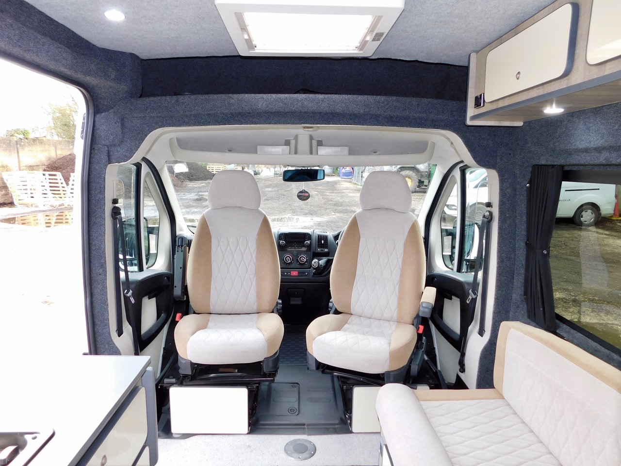 Peugeot 2.2 Hdi Bodans 2 Berth Camper Van. 2014 with Only 38,000 miles. Only 5.4M in Length. Easy to Drive, Park and Manoeuvre in the smallest of parking spaces. Fixed Double Bed. £32,999 - Image 11